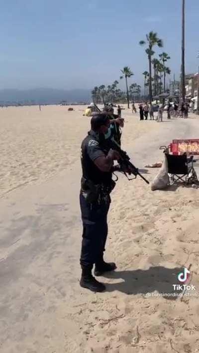 Cops bring assault rifles to evict the homeless off of Venice Beach