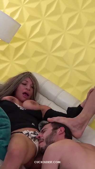 Bull's orders, hubby obeys 💦