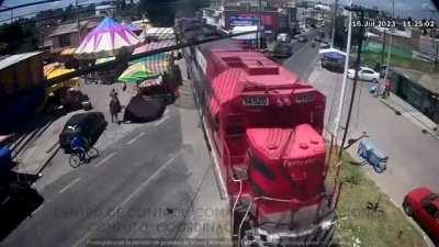Cyclist thinks he is faster than the train