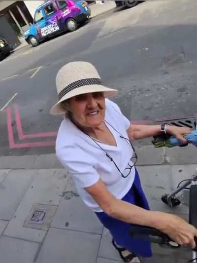This dude gives flowers to elderly women and their reactions are so wholesome