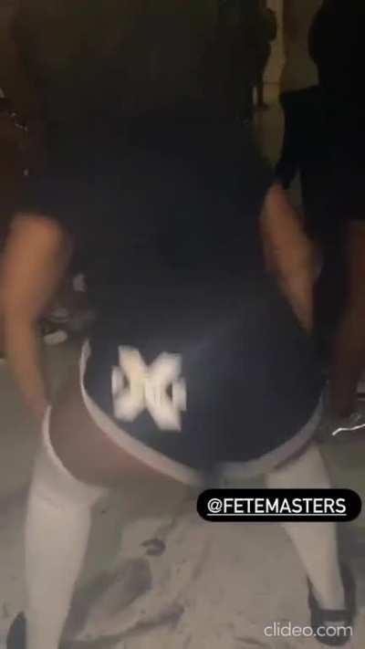 Bubbling professional 🔥 (@chingakeahi)