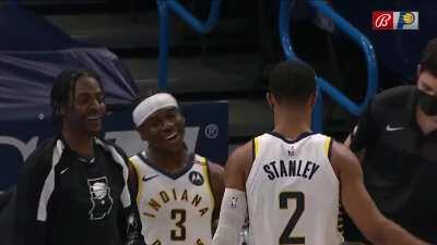 [Highlight] Aaron Holiday throws it up to Cassius Stanley who gets a 44/50 for the dunk!