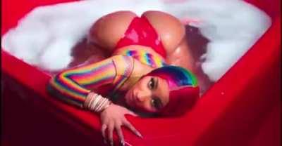 y’all horny mfs better go watch the trollz vid🌈