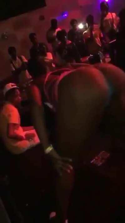 She tun up d club 🔥🔥 (@1winingmachine)