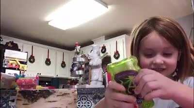 This Dad Hysterically Photobombs His Daughter's Class Presentation.