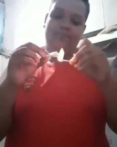 Caio do rodo apertando a braba quando era menor