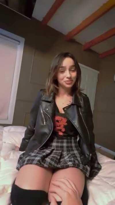 Alguien sabe quien es ella? o donde puedo encontrar el video completo