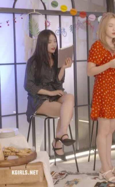 Joy knows the angles she knows -red Velvet-vlive-c-1