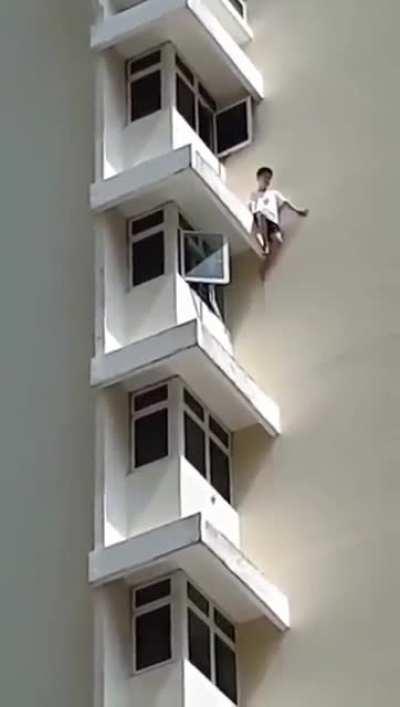 WCGW when taking selfie too far