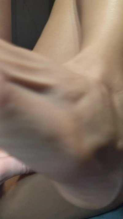 I can’t resist those curling fingers