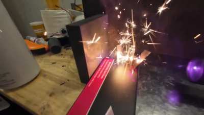 4 Thick Razor Blades Pulverized By 1000W Handheld Laser