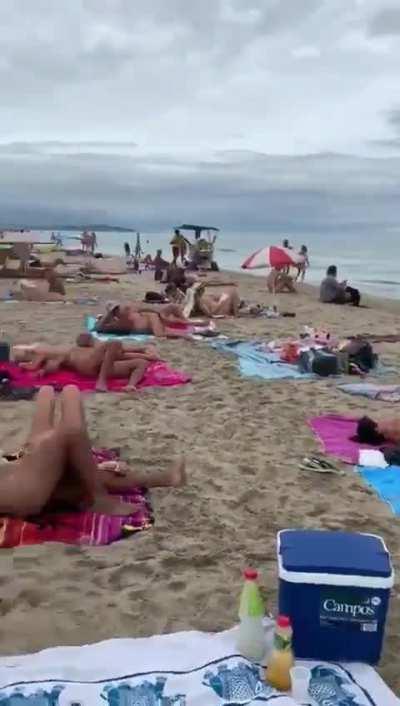 Love giving public blowjobs