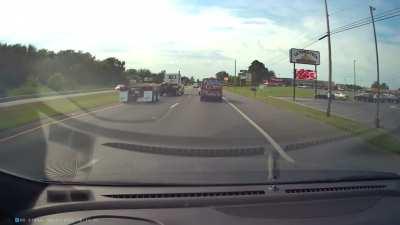 [USA] Blocks traffic and blindly merges up the shoulder. Convenient.