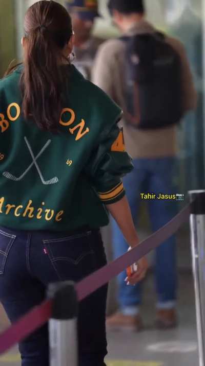 Mrunal mommy's wide a$$ 🍑🤤