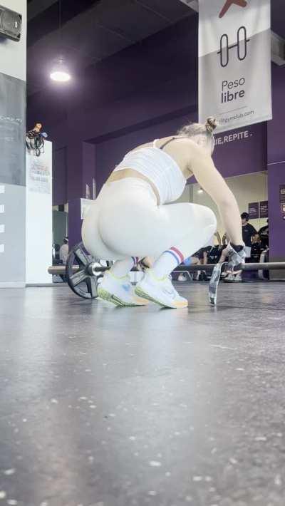 do u like seeing (f)it girls at the pool?