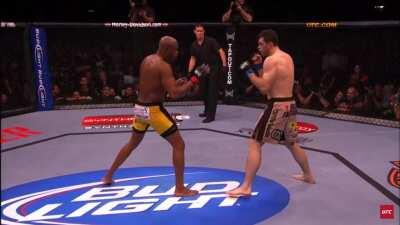 Anderson Silva styling on Forrest Griffin.