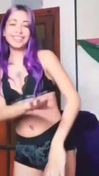 maria becerra hot. bien puta calentando pijas