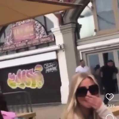 Man vs 2 Bouncers (Great commentary)