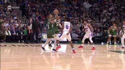 [Highlight] Dame with another(?) 4 point play (with replay)