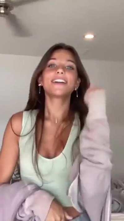 Blue Eyes | anyone knows her name?