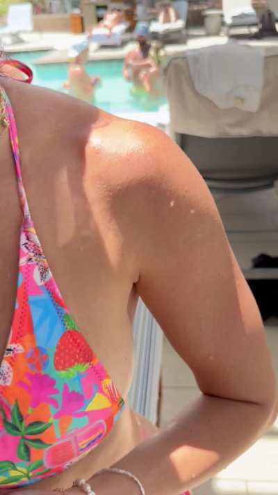 Let’s make a video at the pool