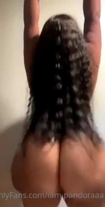 unbelievable!!🍑🍑😱 My mom clapping that huge ass she ha*🥵🥵💗💕