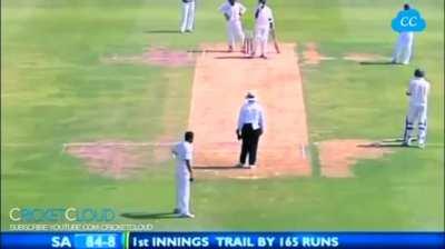 Dhoni sledging opponents [throwback]