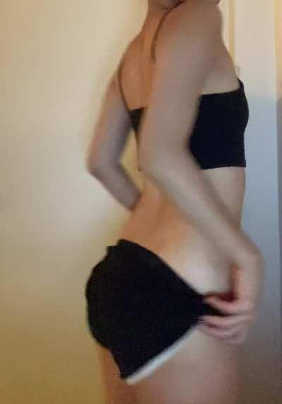 A horny asian here😳🖤