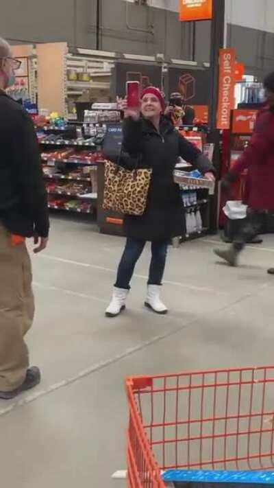 Antimask Karen visits Home Depot and yells at customers.