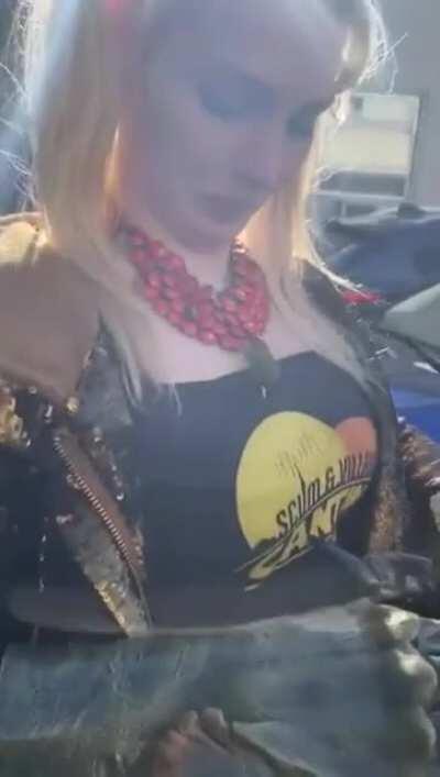 That's One Seriously Small Birb.