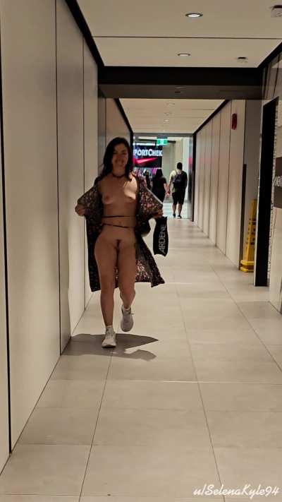 If you Bring Me to the Mall... Expect lots of Flashing & Flaunting!