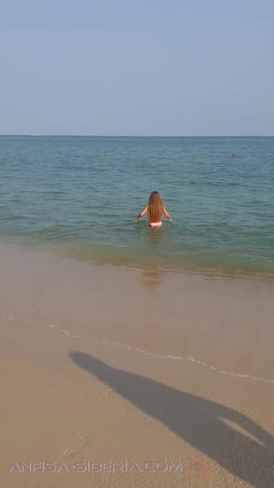 Anfisa Bikini Rosa video.