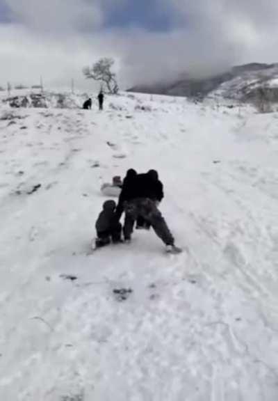 Dad got some quick reflexes to save his kids.