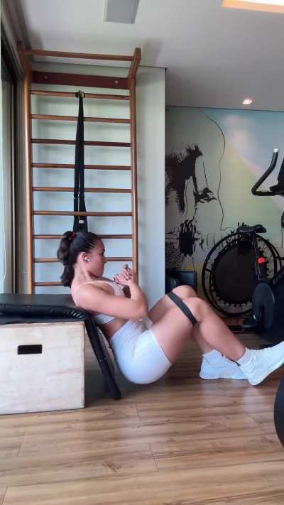 Ela precisa se manter em forma