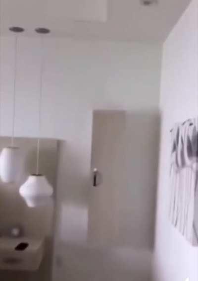 Closed door during a fire, saves a room.