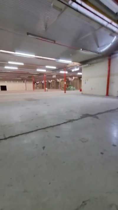 Recorrido de la fabrica abandonada.