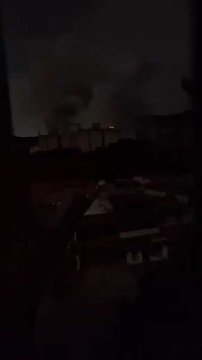 Heavy gunfire as a large convoy of US helicopters flies over Caracas, Venezuela (January 3, 2026)