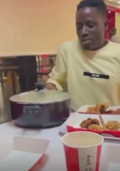 Que no falte el arroz 🍚 xd