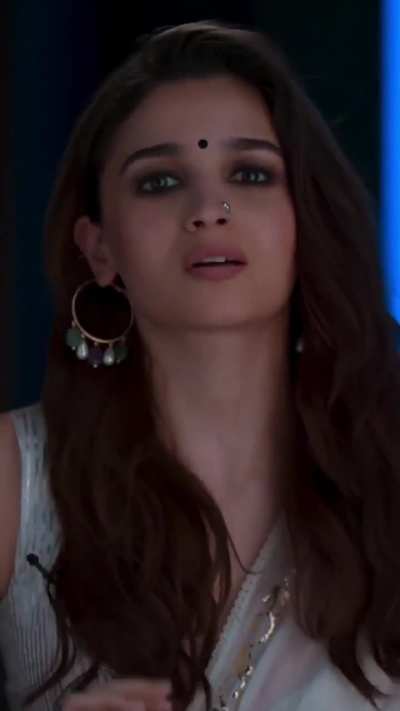 Alia Bhatt sexy expressions. 