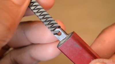 Craving chain links into pencil 