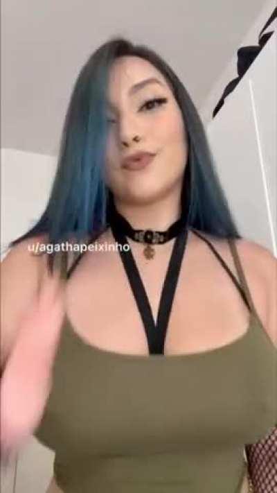 I love showing my boobs to random guys