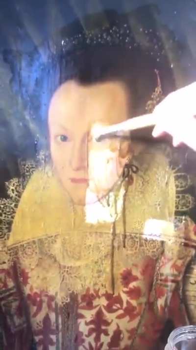 Watch hundreds of years of yellowing varnish being removed from this Jacobean Panel Portrait of a Noblewoman painted in 1617 in England