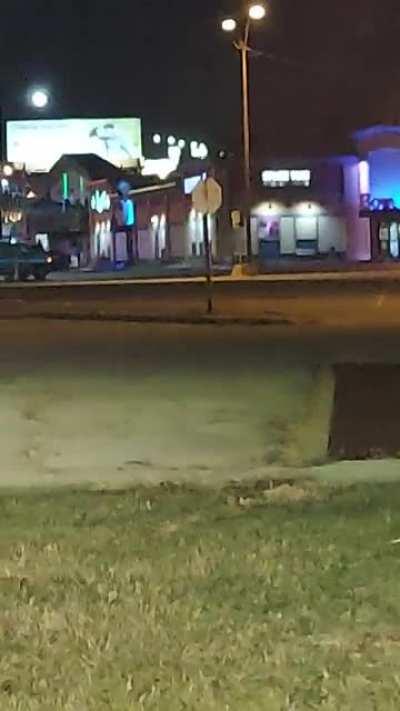 Mass shooting happens in front of me in Rockford, IL while DoorDashing but I still got 1 stared because her tacos were wrong.