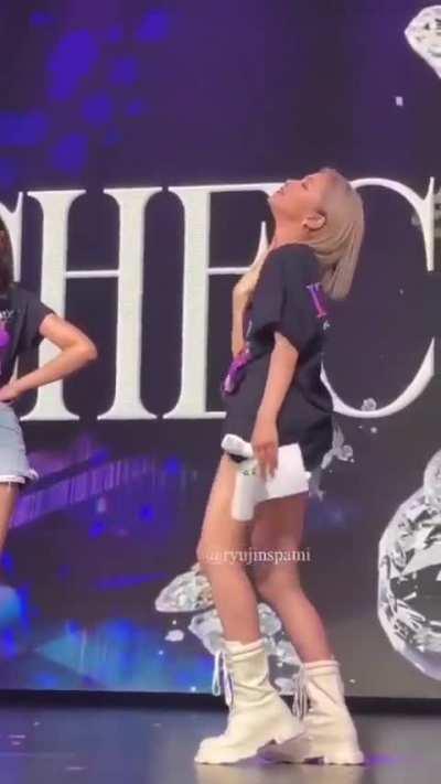 Ryujin feeling every inch of herlsef 🥵