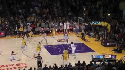 [Highlight] Melo drills the three to cut the Thunder lead to one with 9.6 left