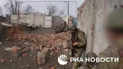 Russian Wagner soldier being hit in the head in Bakhmut. 2023