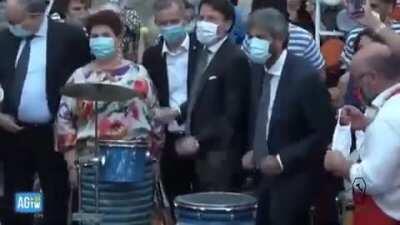 Conte e Fico suonano le percussioni ma il Presidente della Camera è tifoso del Napoli