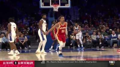 [Highlight] Trae Young executes a 360 noscope pass to Clint Capela as he gets loose in the preseason