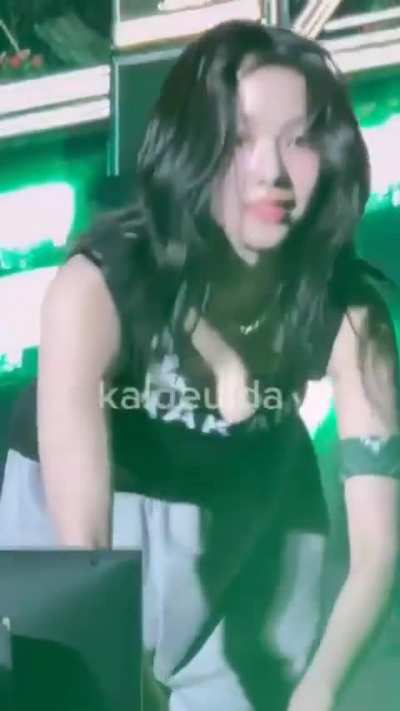 Karina top tier fan service 