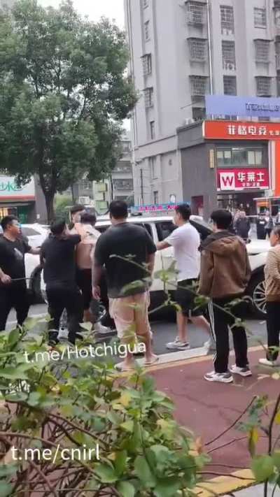 在中国的土地，玩这套，你们罪很重